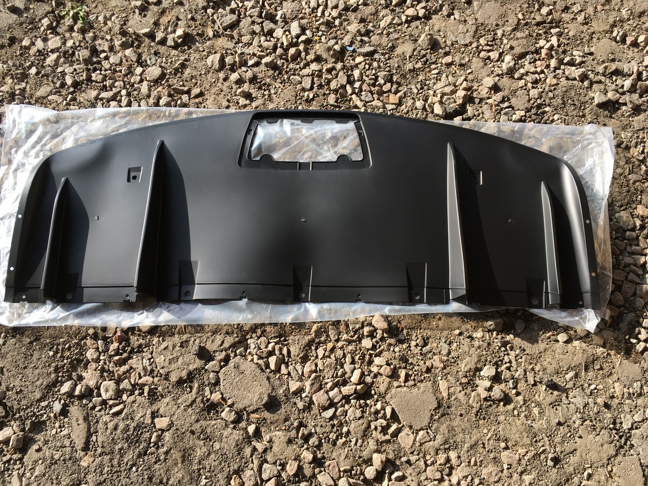 Губа заднего бампера Tesla Model X 2015-2020 (105835600c), аналог