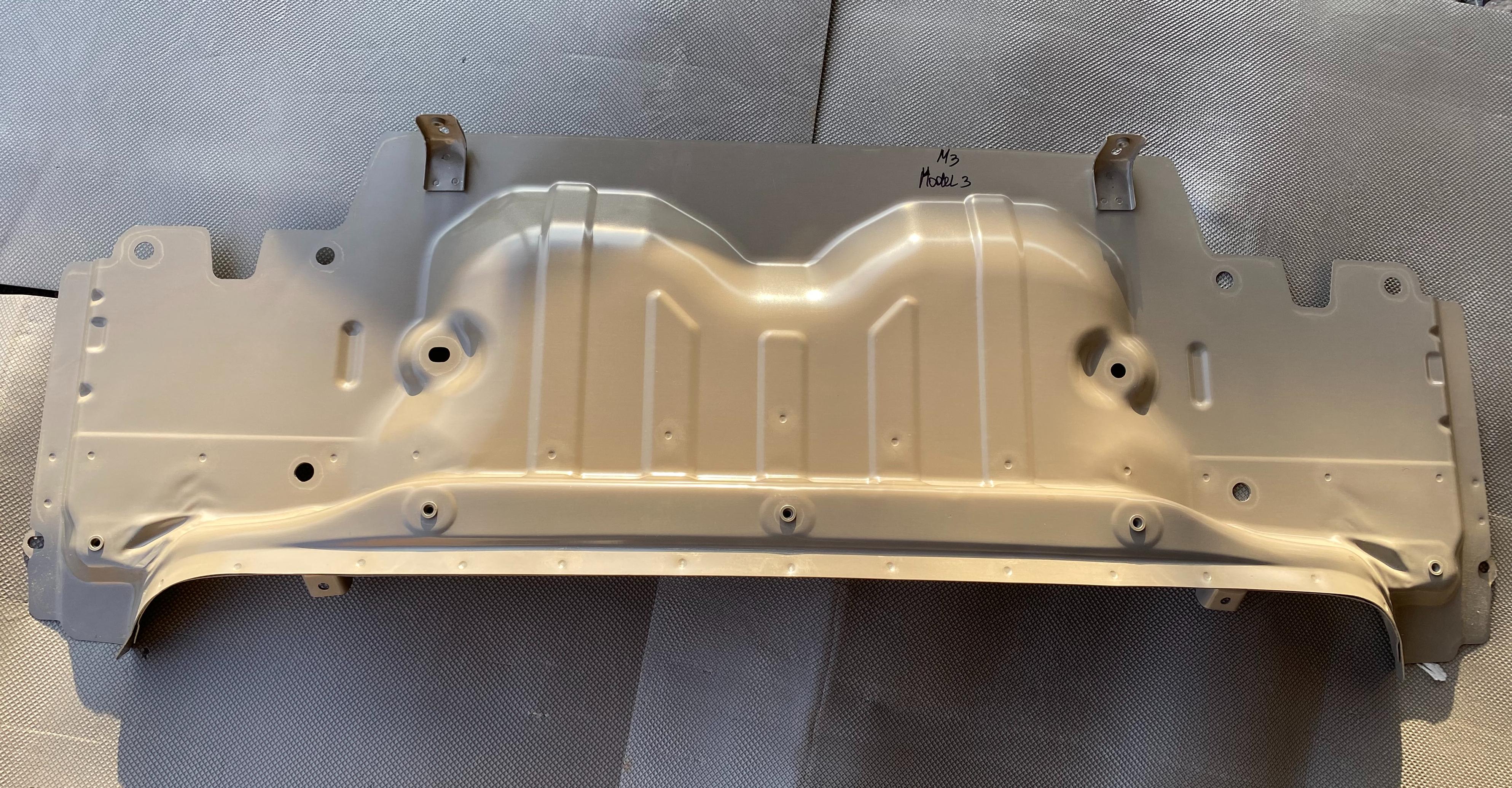 Панель задняя Tesla Model 3 2017-2023 (1077958S0A)