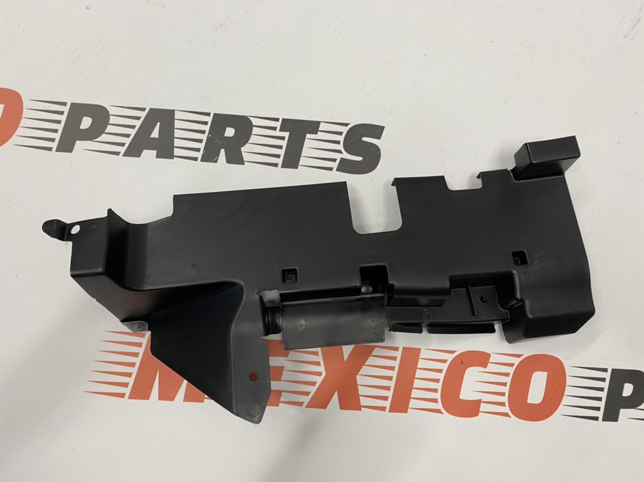 Дефлектор радиатора левый Jeep Cherokee 2014-2018 (68184969AA), аналог