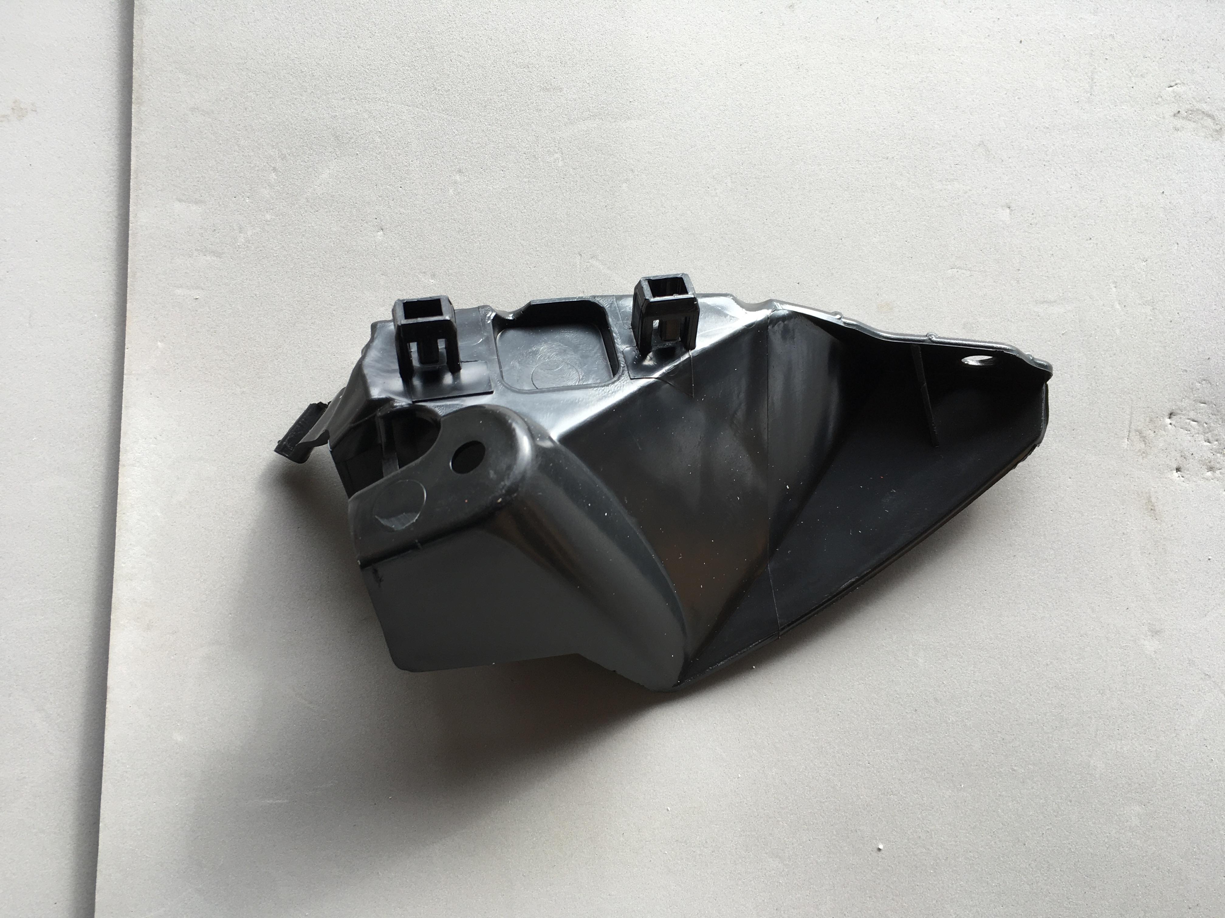 Крепление переднего бампера правое Tesla Model S 2012-2020 (109549600a)