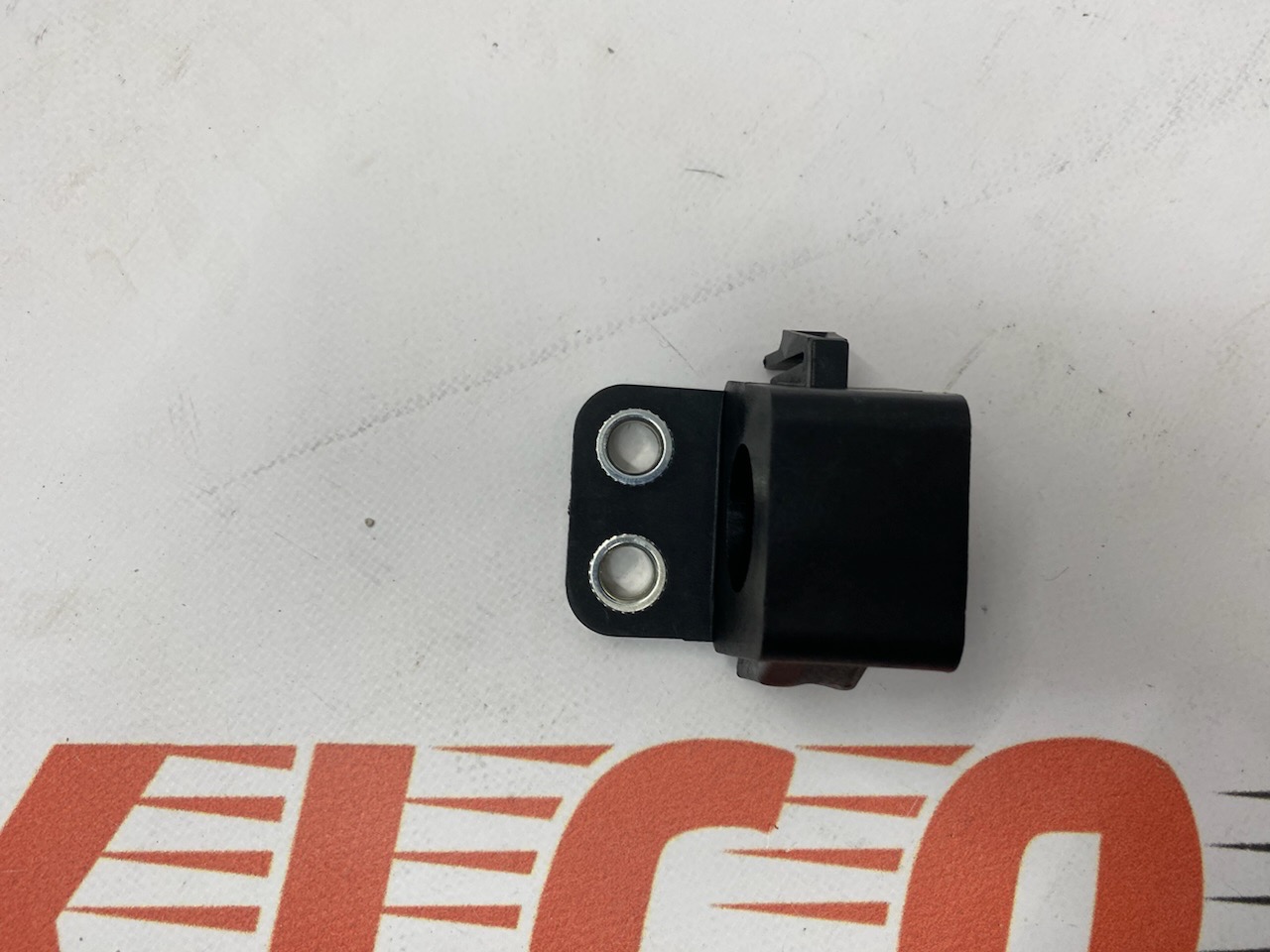 Крепление радиатора правое Mazda 3 2020-  (PAF315241A), аналог