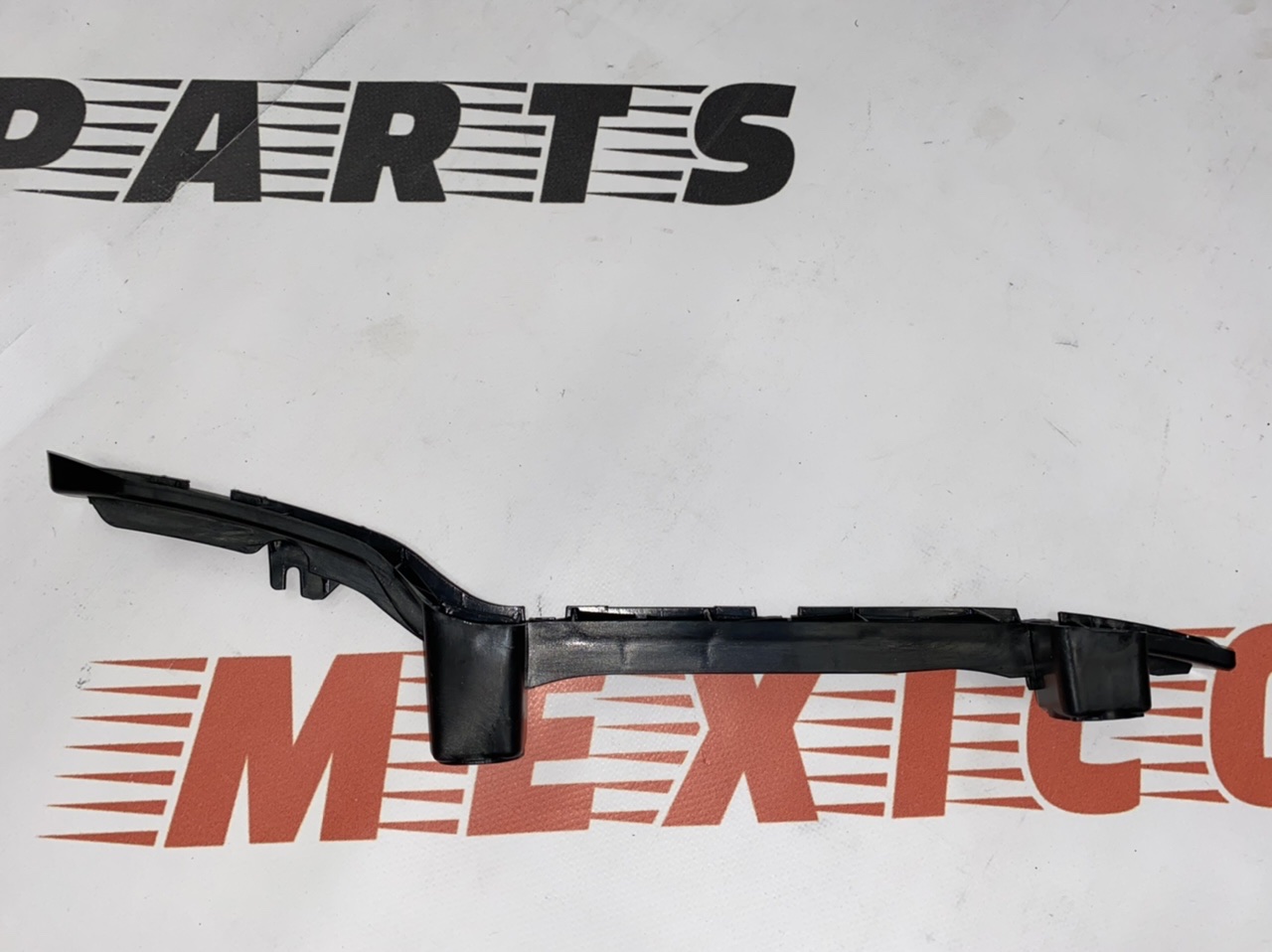 Кріплення заднього бампера ліве SE Dodge Journey 2011- (05178413AF), аналог