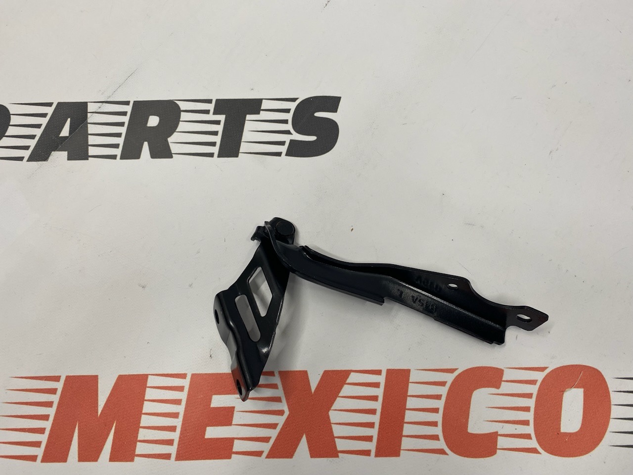 Петля капота левая Mazda 3 2013-2018 (B45A52420A), аналог