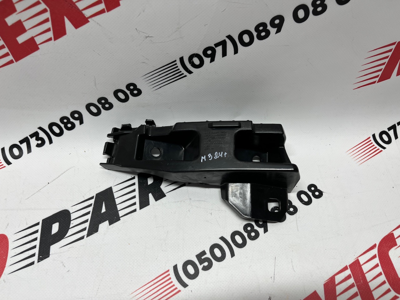 Крепление заднего фонаря правое Tesla Model 3 2024-(1755643-00-D), аналог