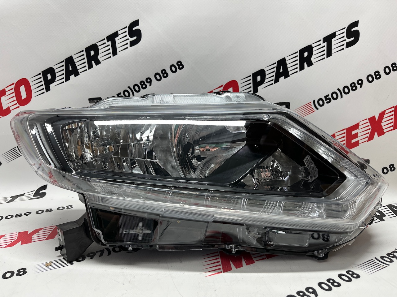 Фара права Nissan X-Trail(Rogue) 2014-2016 , аналог
