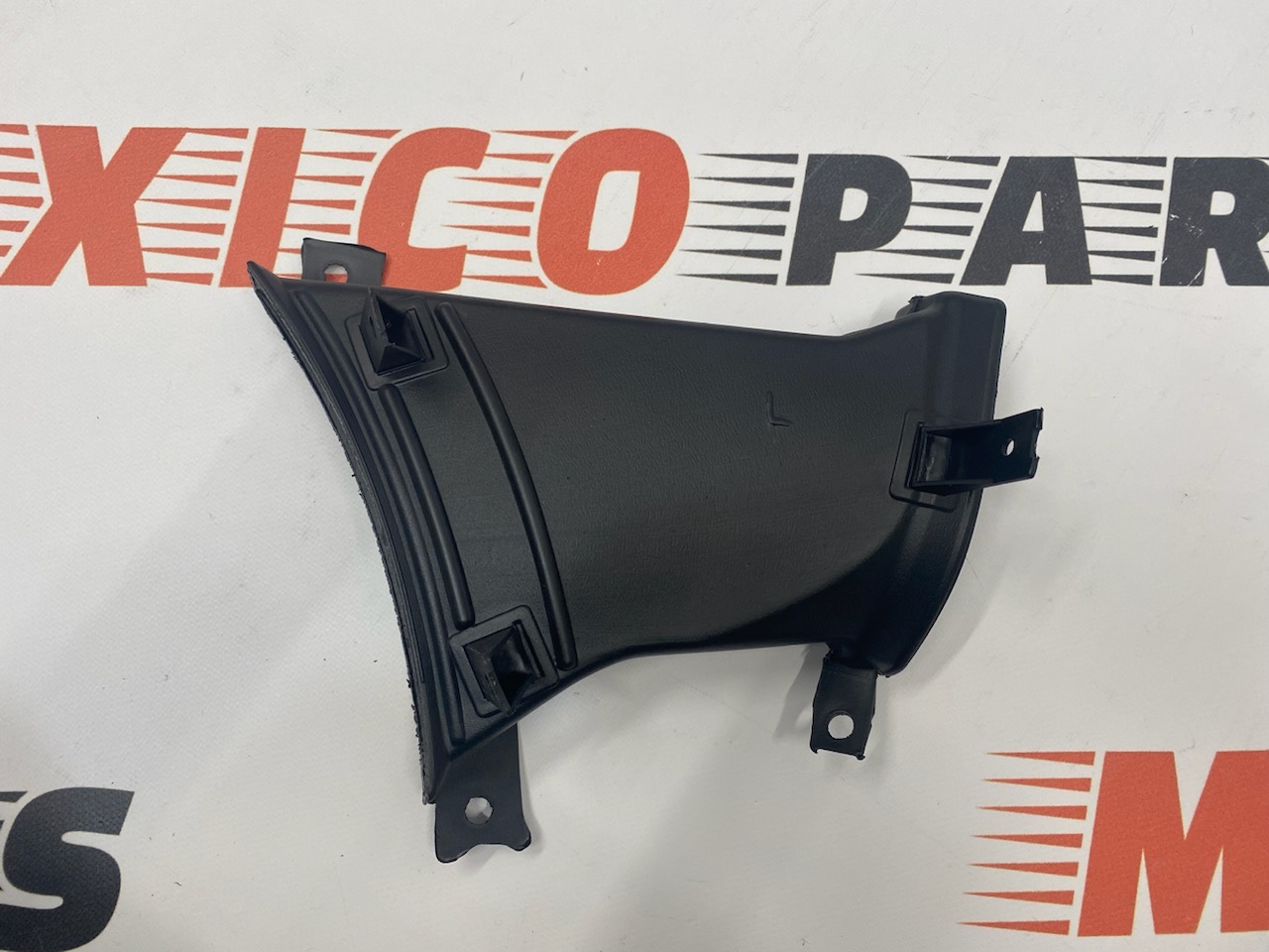 Повітрозабірник переднього бампера лівий Nissan X-Trail(Rogue) 2021-2023 (62253-6RA0A), аналог