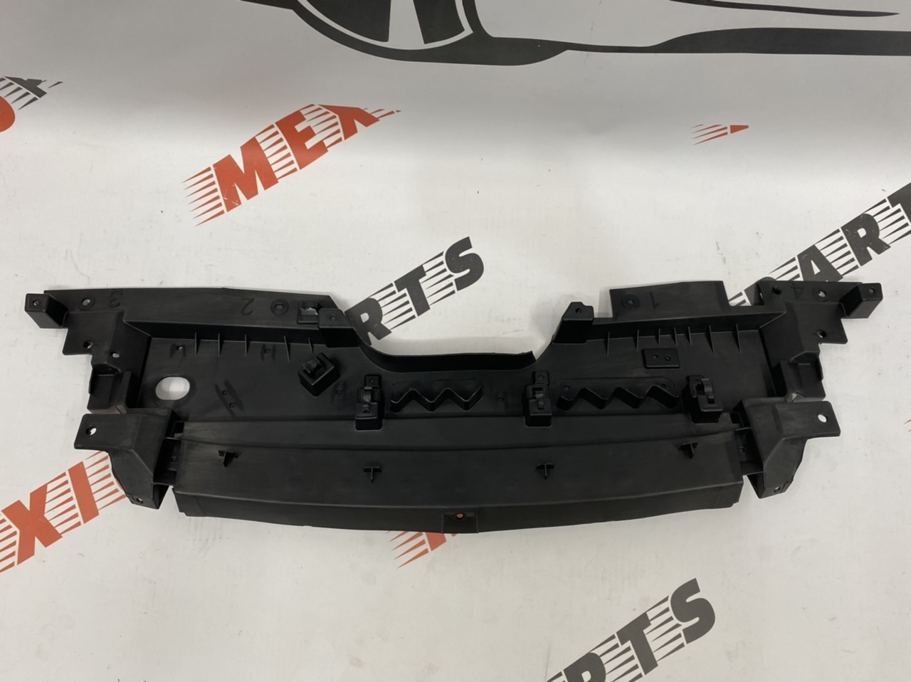 Дефлектор радіатора 2,0 , 3,2 Jeep Cherokee 2019- (68265875AA), аналог