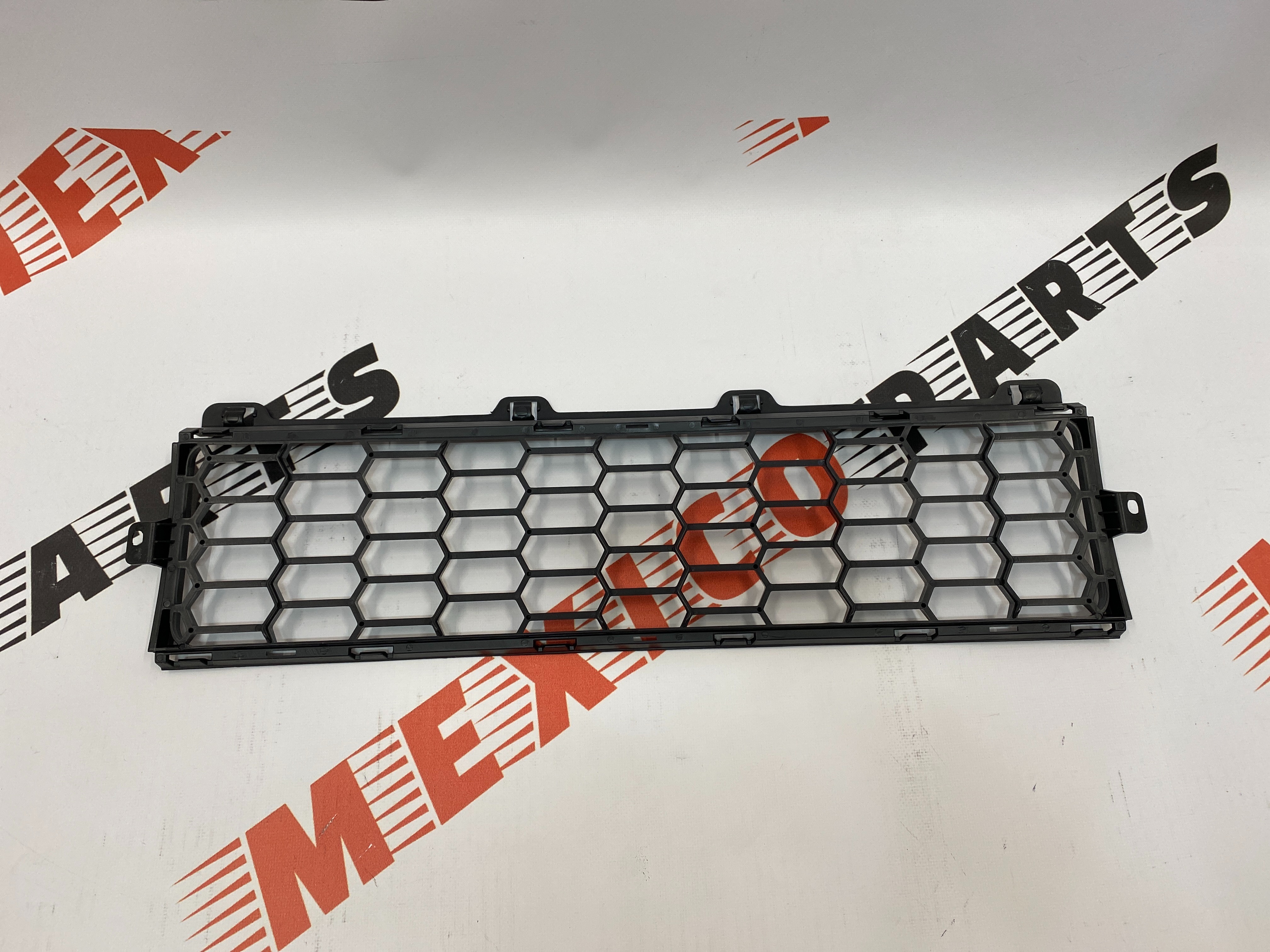 Решетка переднего бампера центральная Jeep Renegade 2015-2018 (5XB41LXHAA), аналог