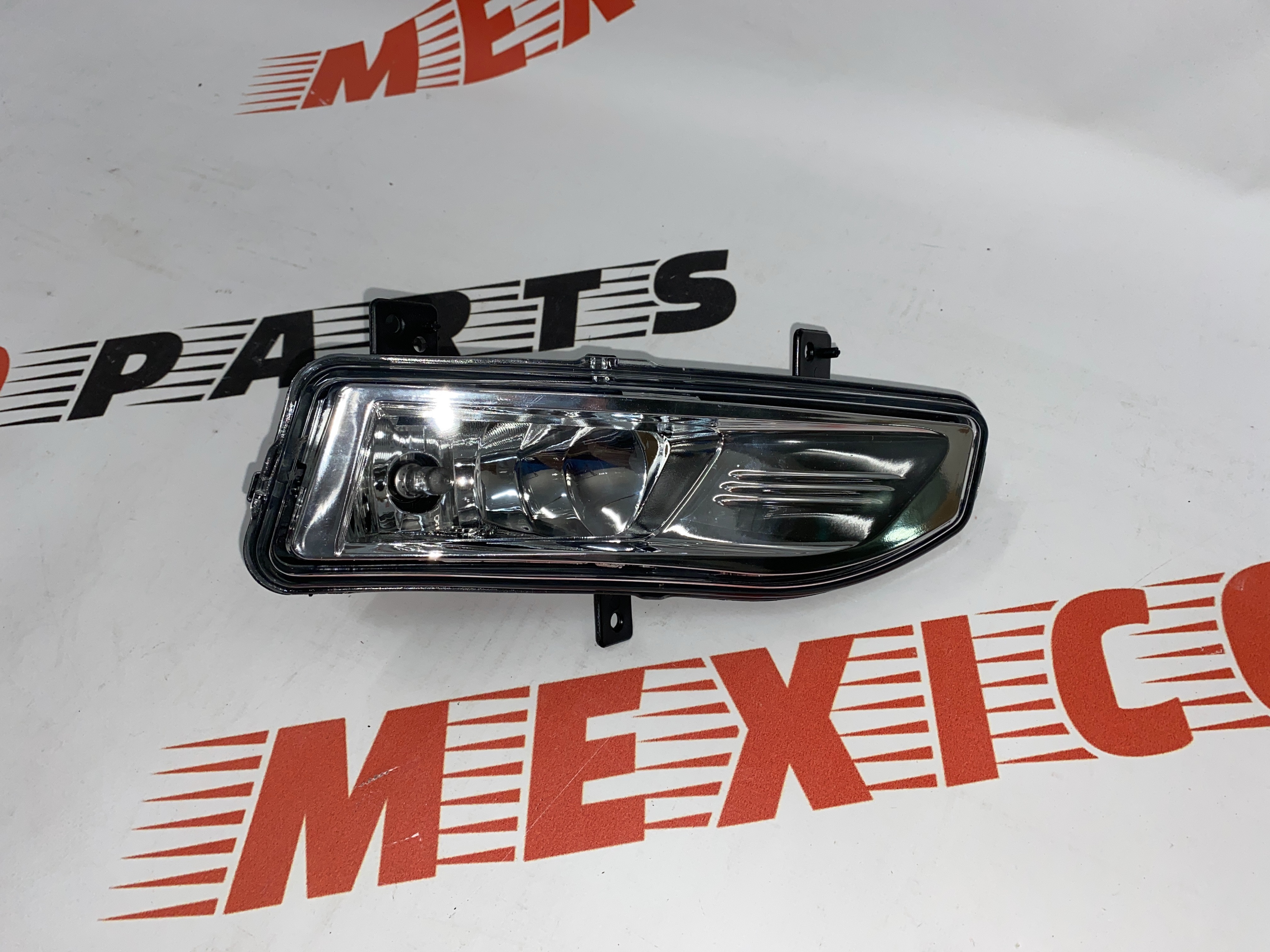 Протитуманна фара права Nissan X-Trail(Rogue) 2017-2020 ( 26150-8995A), аналог