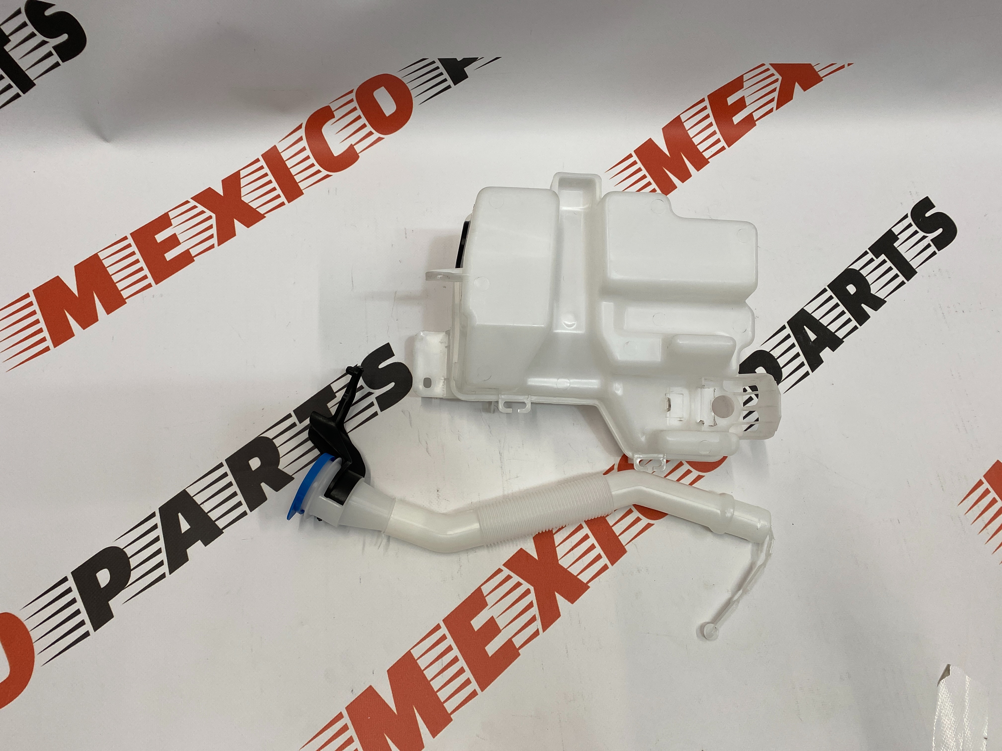 Бачок омивача Mitsubishi ASX 2020- (  8260A450), аналог