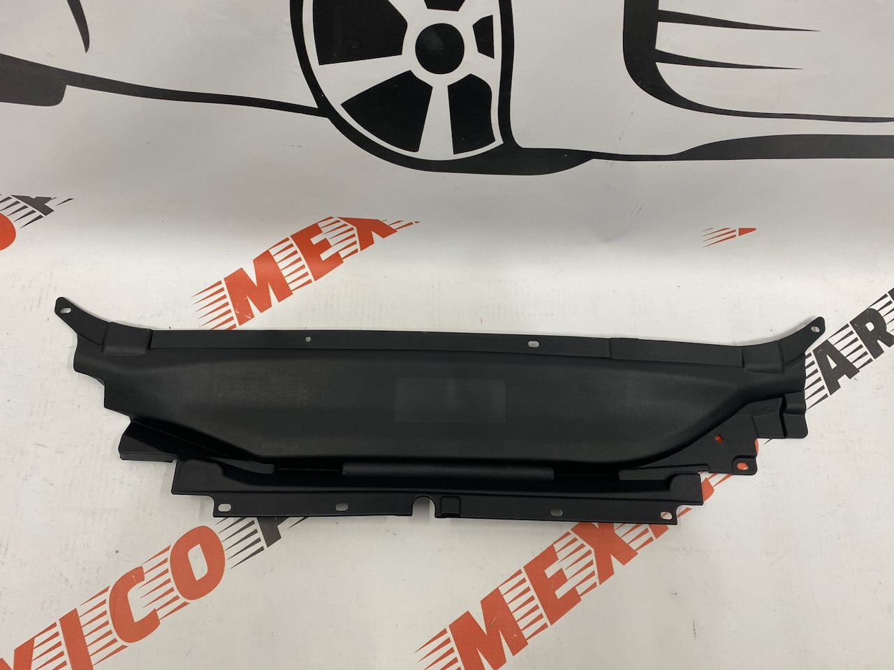 Накладка на панель радіатора  (замка капота)  Ford Fusion 2013-2019 (DS73-16613-AF), аналог