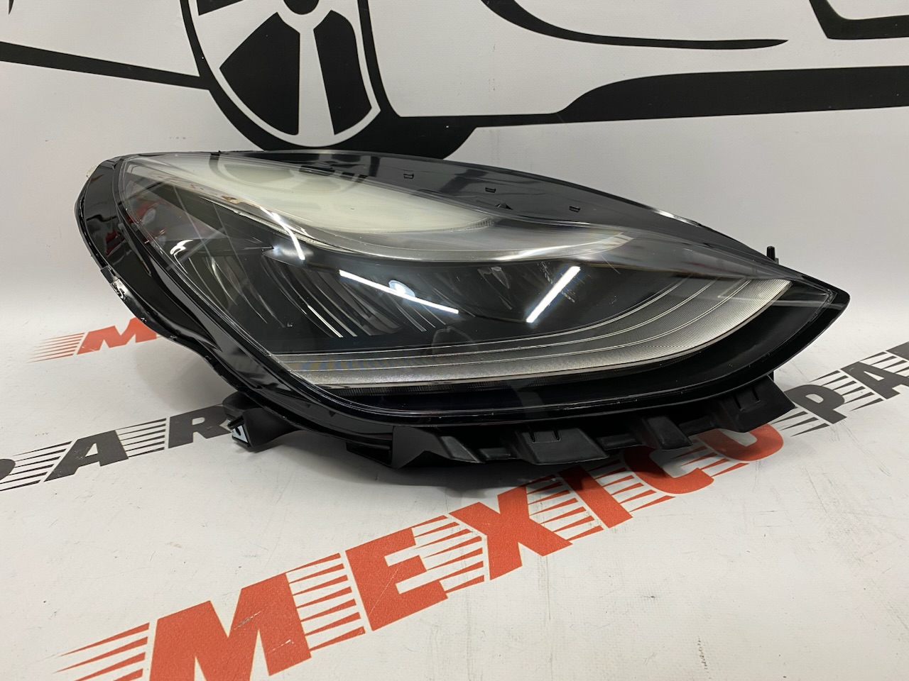 Фара правая Tesla Model 3 (151495300J), аналог