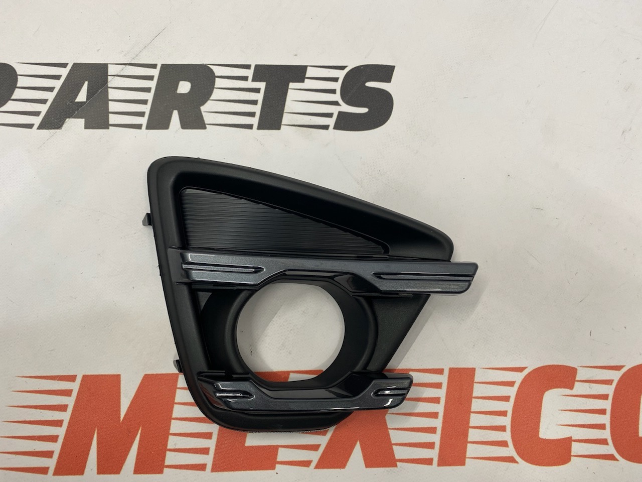 Рамка противотуманной фары правая Mazda CX-5 2011-2017 (KA0J50C11A), аналог