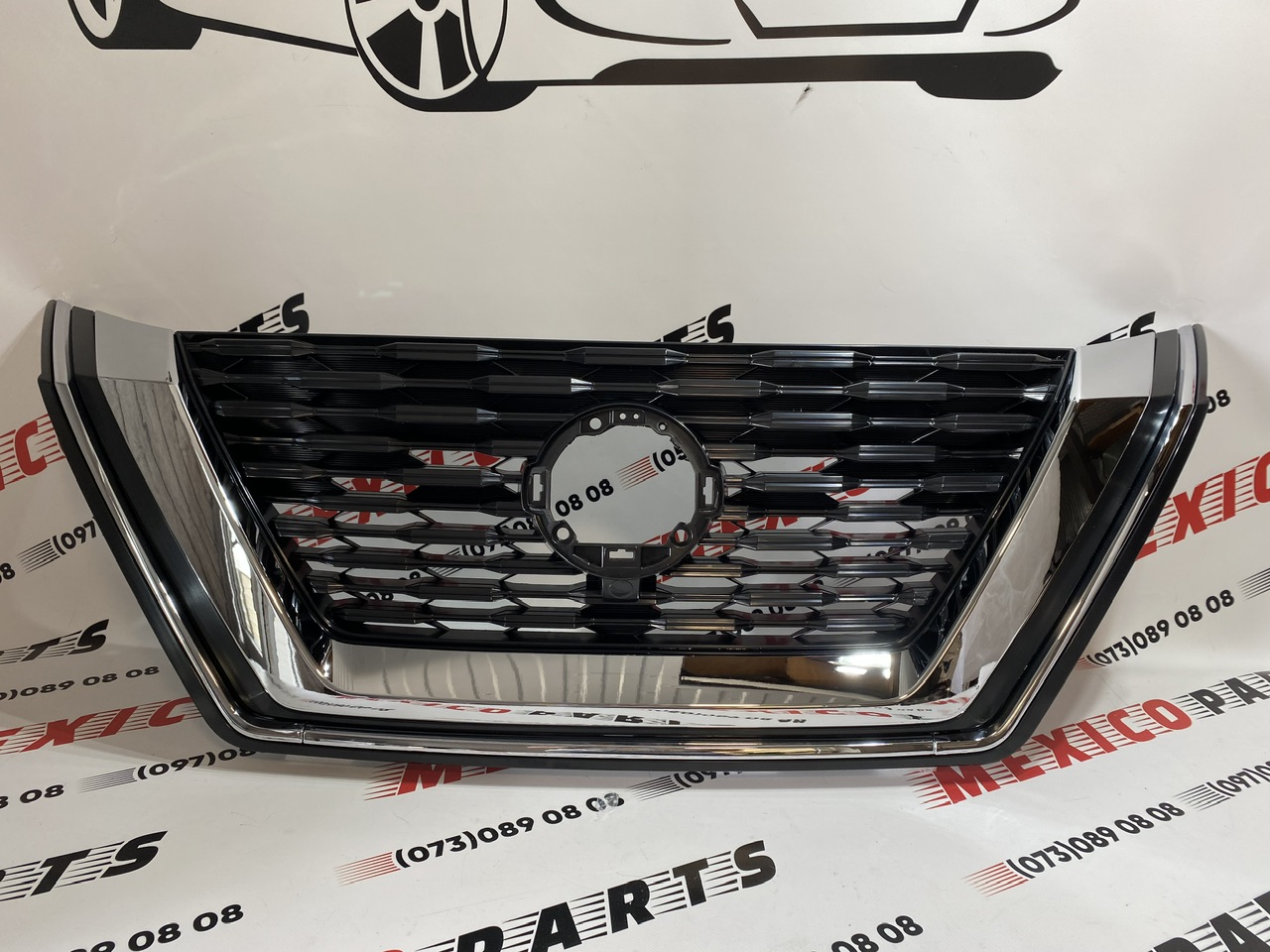 Решітка радіатора під круглий дістрон Nissan X-Trail(Rogue) 2021- 2023 (623106RA0A), аналог