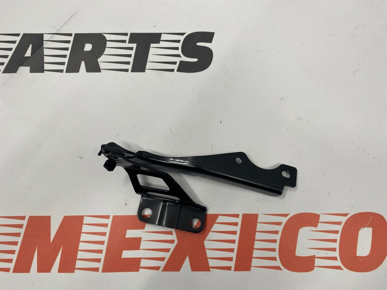 Петля капота правая Mazda 3 2013-2018 (B45A52410A), аналог