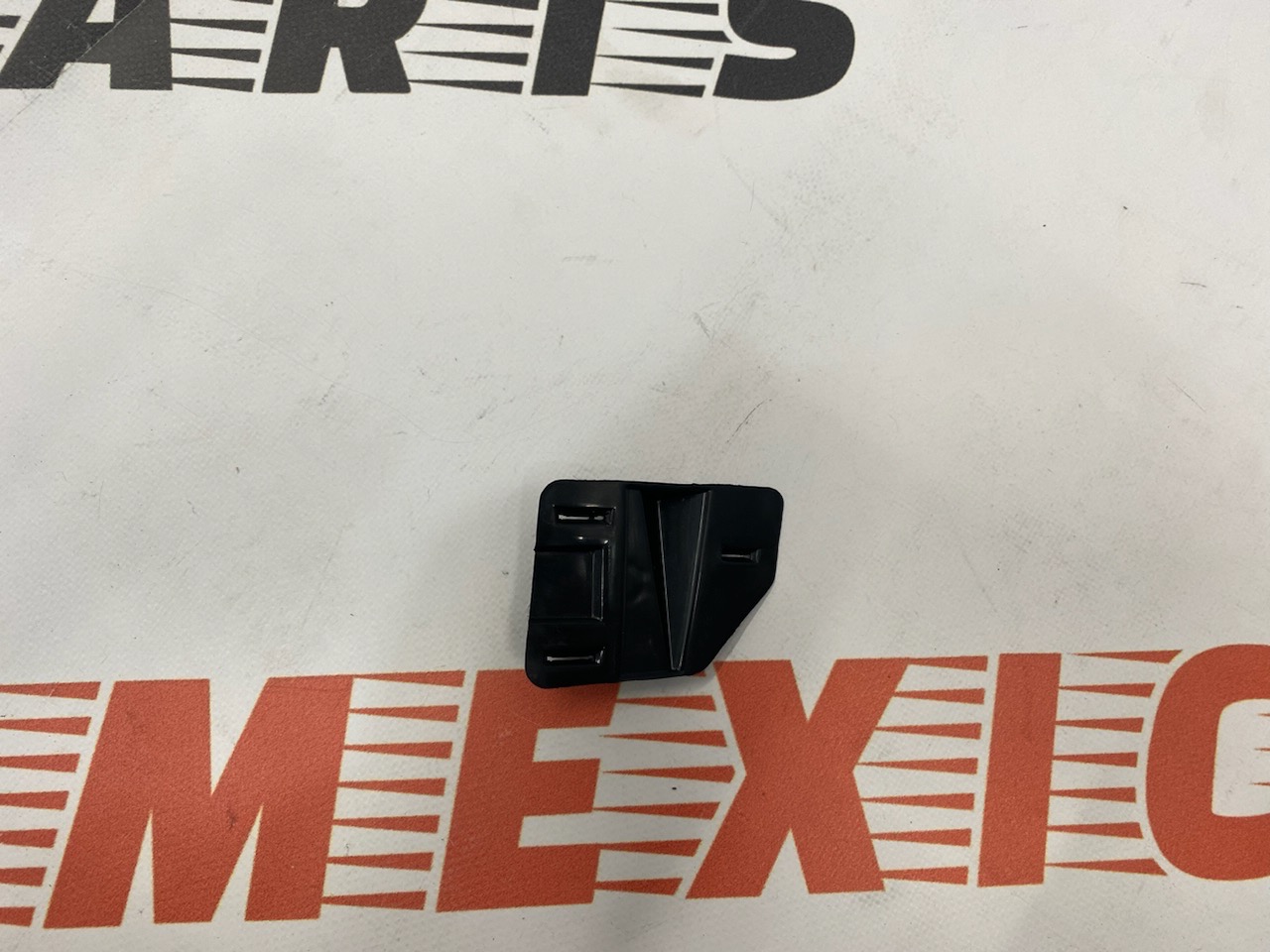 Крепление задней противотуманной фары левое Mazda CX-5 2011-2017 (KR11502B1), аналог