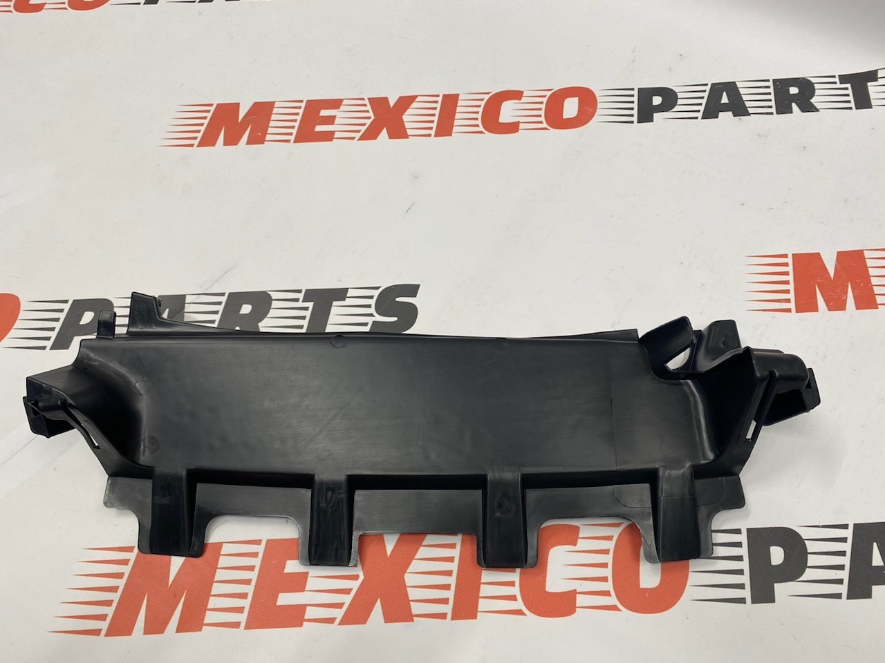 Дефлектор радіатора верх  1.6 Ford Focus 2012-2019 (F1EB-9F721-CB) аналог