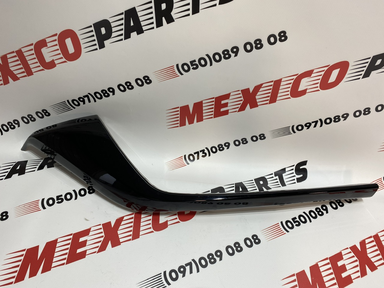 Накладка решетки радиатора правая черная Mazda CX-5 2022- (KSD4507J0), аналог
