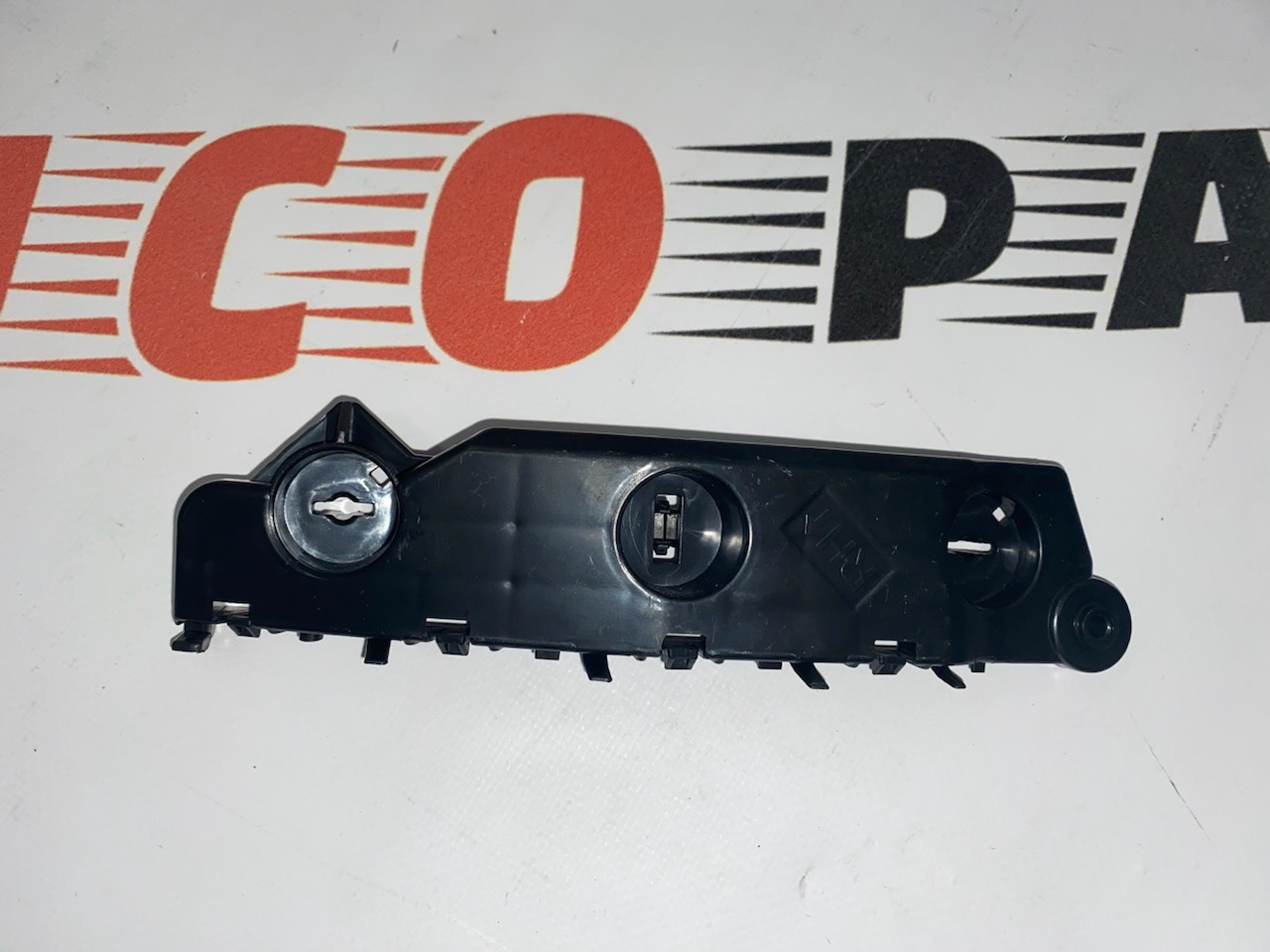 Кріплення переднього бампера праве Nissan X-Trail(Rogue) 2021-2023  (62222-6RR0B), аналог