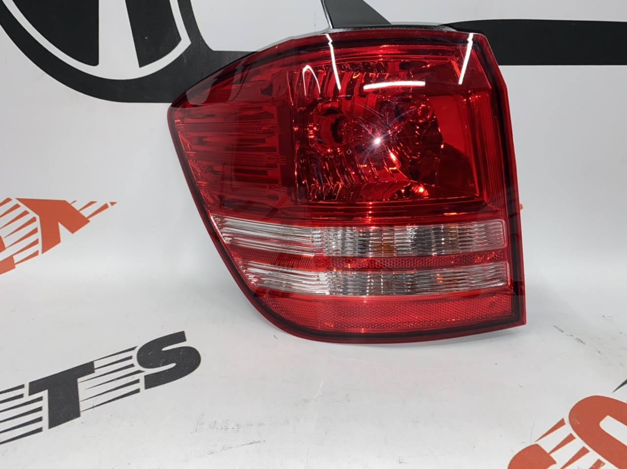 Ліхтар зовнішній (в крило) лівий світлий галоген Dodge Journey 2011-(05116291AH), аналог