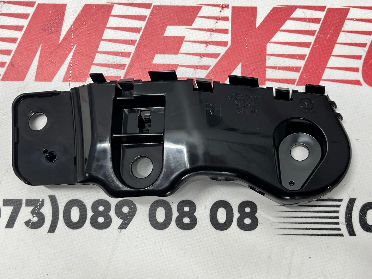 Крепление переднего бампера правое оригинал Mazda CX5 2017-2020 (KB8A-50-0T1A)