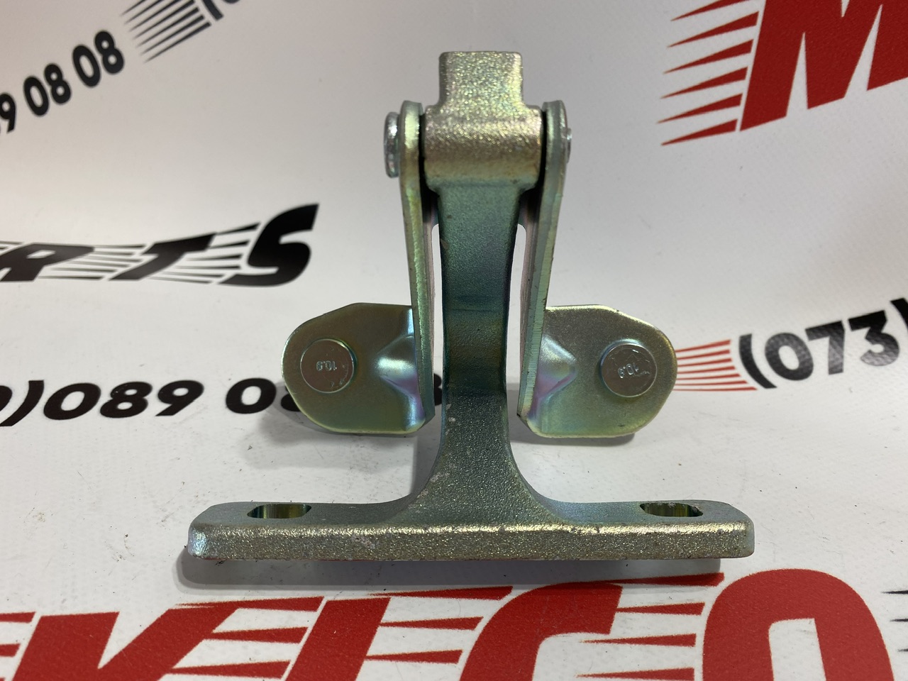 Петля крышки багажника правая Tesla Model Y 2021-2023 (1500495-00-C), аналог
