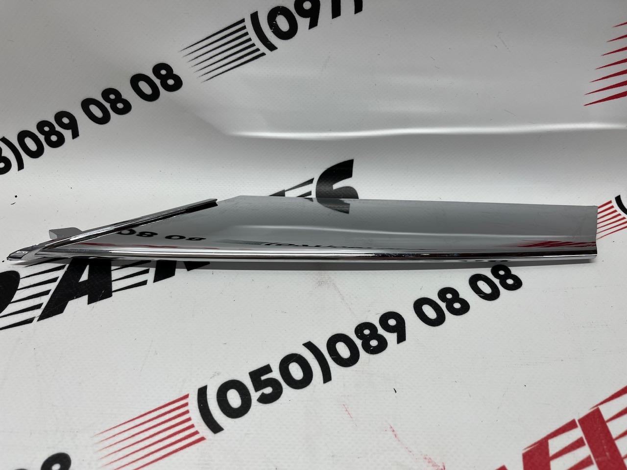Накладка жалюзи нижняя левая хром Tesla Model S 2012-2020(1056379-00-C), аналог