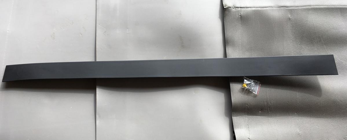 Накладка на дверь передняя правая Tesla Model X 2015-2020 (103520200d), аналог