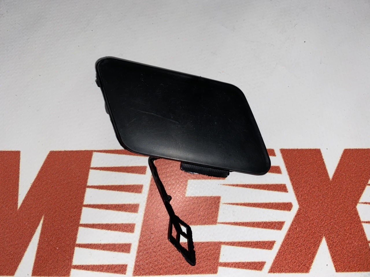 Заглушка буксировочного крюка переднего бампера Chevrolet Cruze  2009-2015 (94826618), аналог