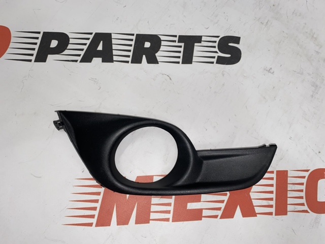 Рамка протитуманної фари права USA Nissan Altima 2013-2015 (62256-3TA0B), аналог