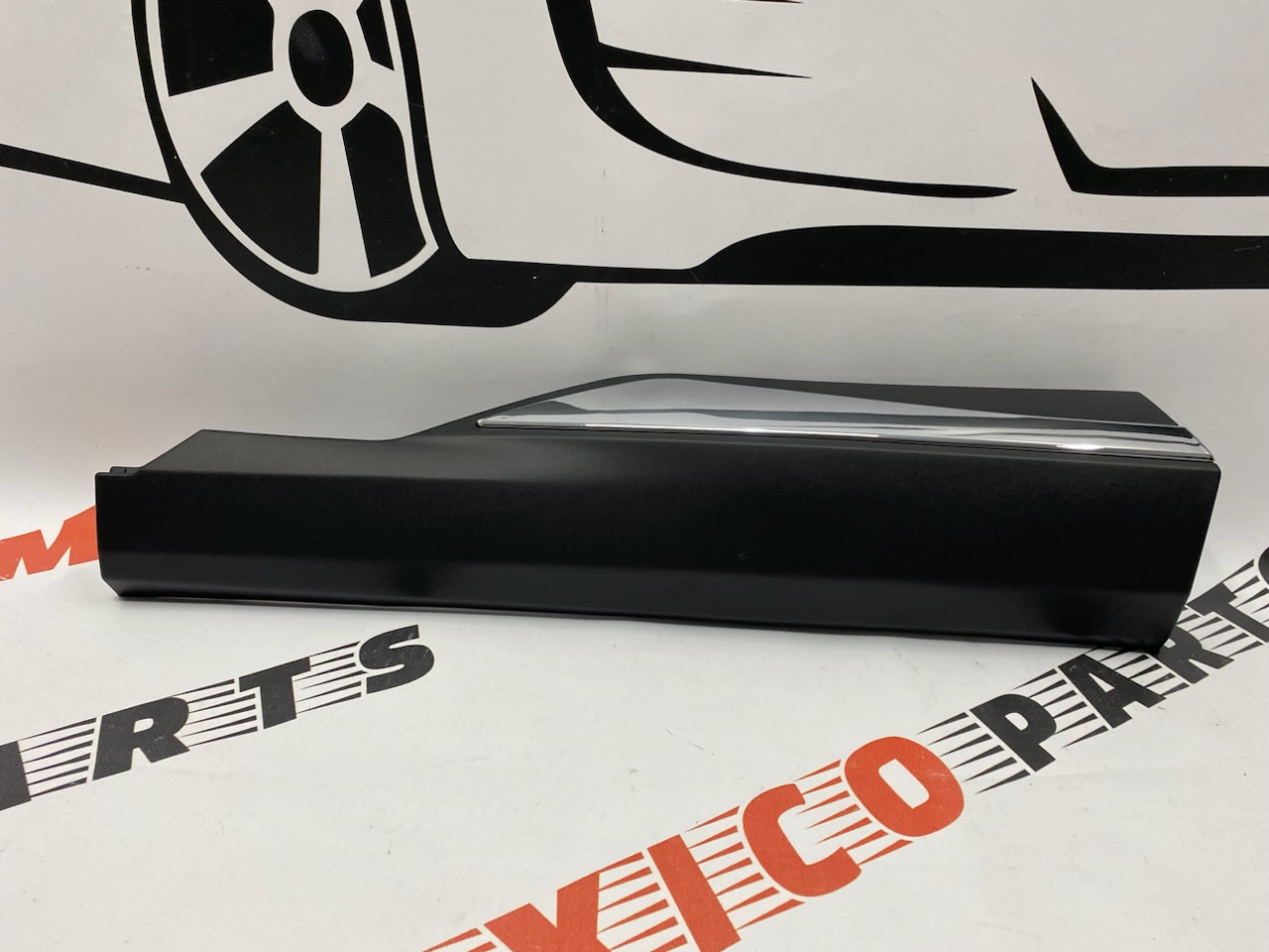 Накладка на задні праві двері з хромом Nissan X-Trail(Rogue) 2021-2023 (82870-6RR0B), аналог