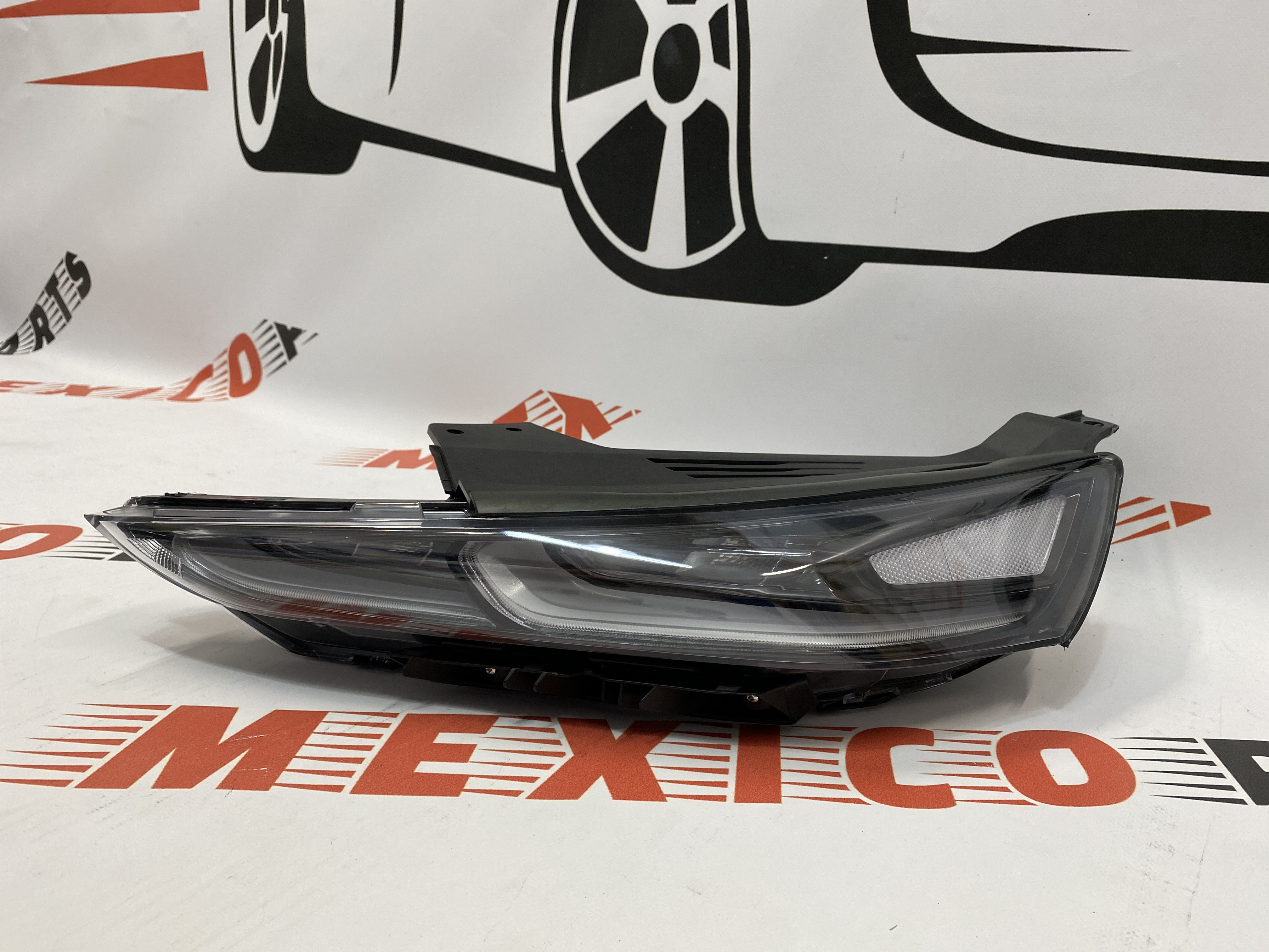 Денний ходовий вогонь лівий Hyundai SantaFe 2019-2020 EU (92207-S2000), аналог