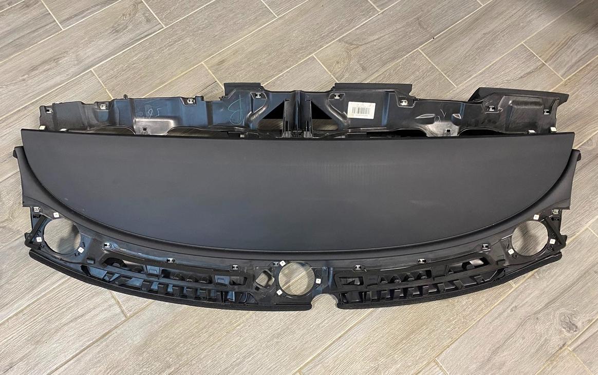 Панель торпеди Tesla Model 3 2017-2023 (1083401-05-J)