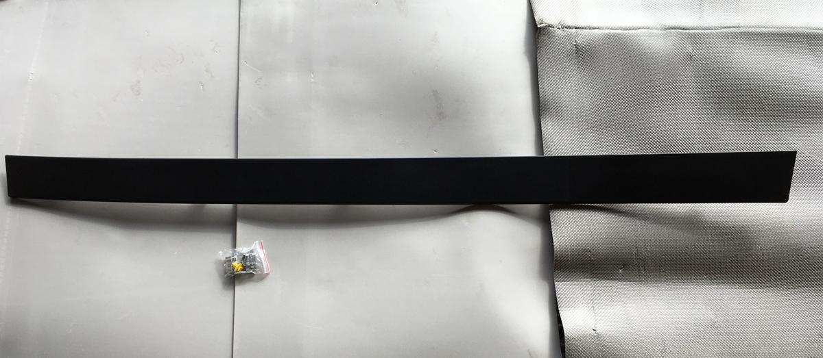Накладка на дверь передняя левая Tesla Model X 2015-2020 (103520100d), аналог