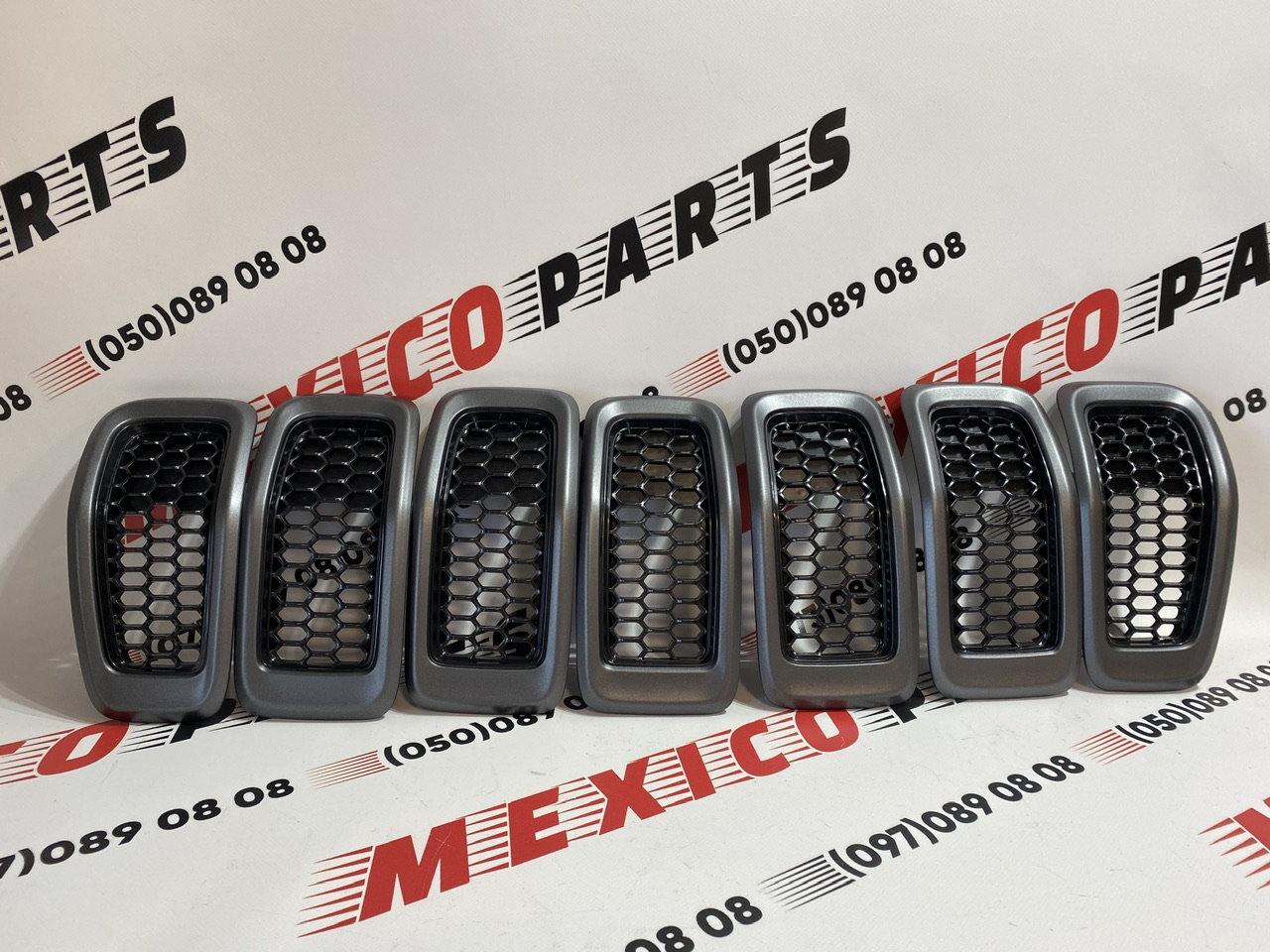 Кольца радиаторной решетки графит Jeep Cherokee KL 2014-2018 (68303626AC), аналог