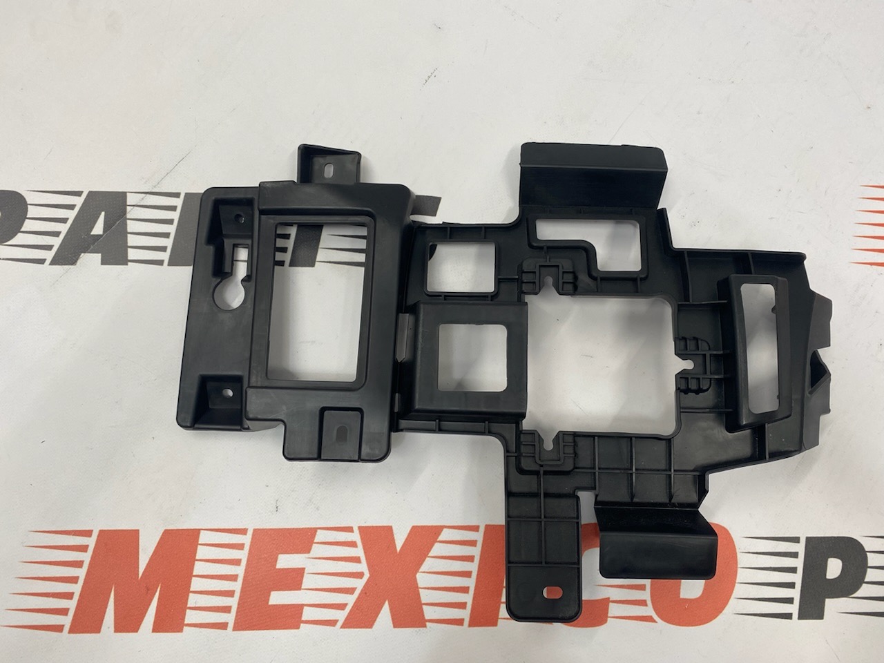Крепление заднего фонаря левое Mazda 3 2019-2021 (BELH - 502B1 ), аналог