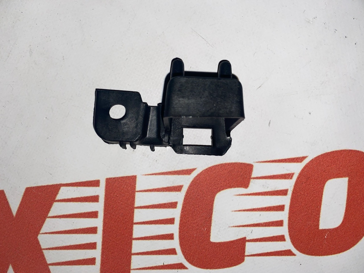 Кріплення фари велике праве Ford Fusion 2013-2016 (DS7Z-16758-C), аналог