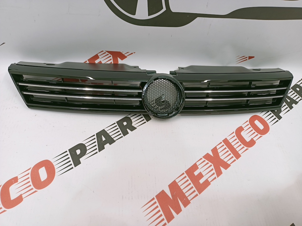 Решітка радіатора Volkswagen Jetta 2012-2015 (5C6853651AZLL), аналог