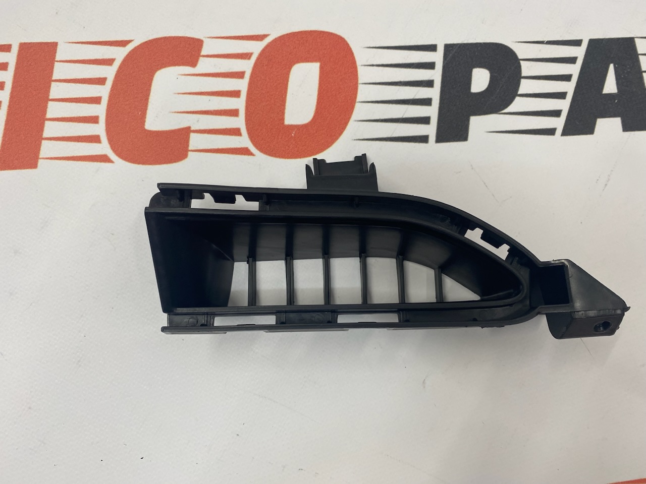 Решітка (повітропровід) переднього бампера права Nissan X-Trail(Rogue) 2021-2023 (62256-6RR0A), аналог