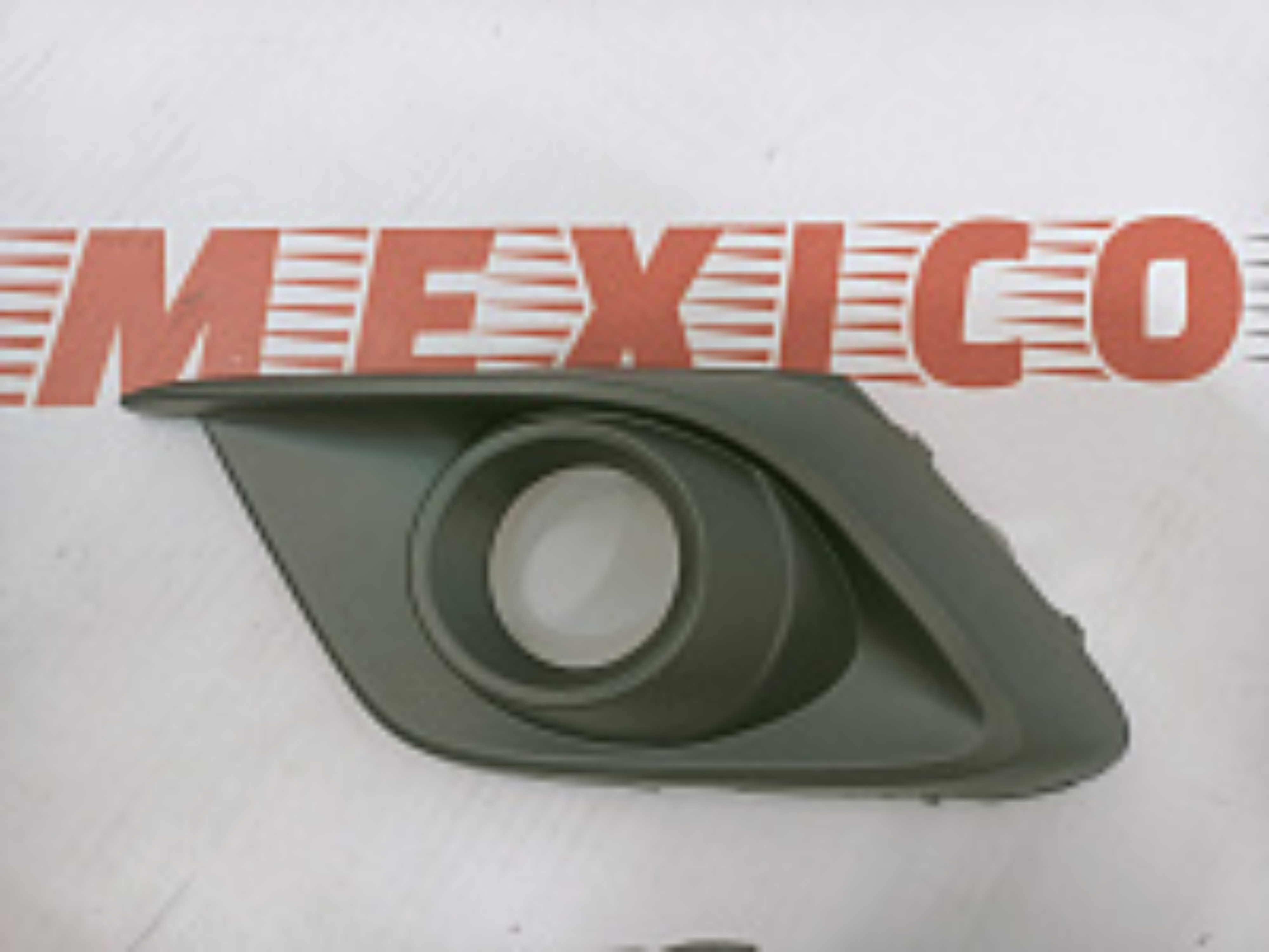 Рамка противотуманной фары левая Mazda 3 2013-2015 (BJE150C21A), аналог