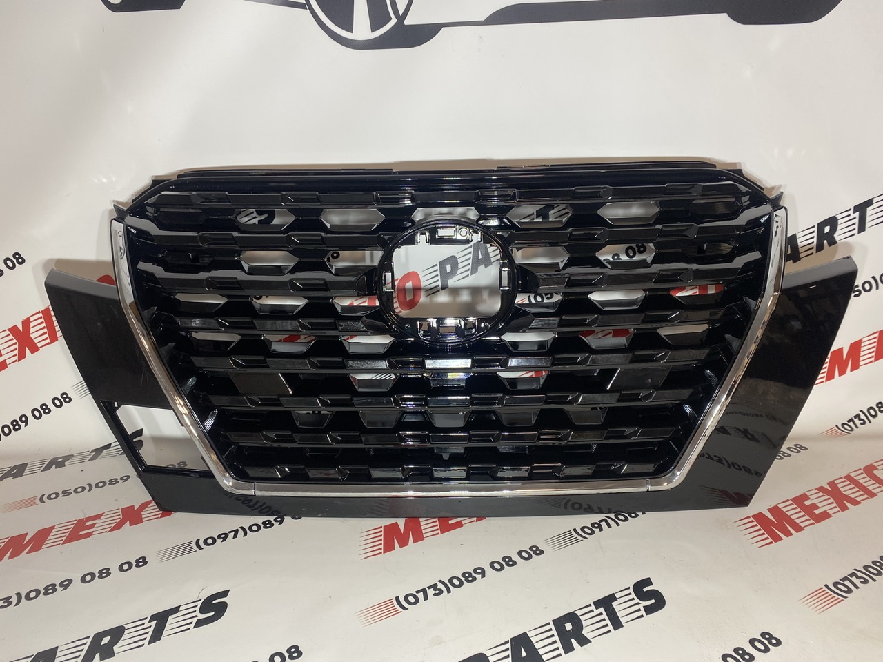Решітка радіатора Nissan Kicks 2021-(623109VC5A), аналог