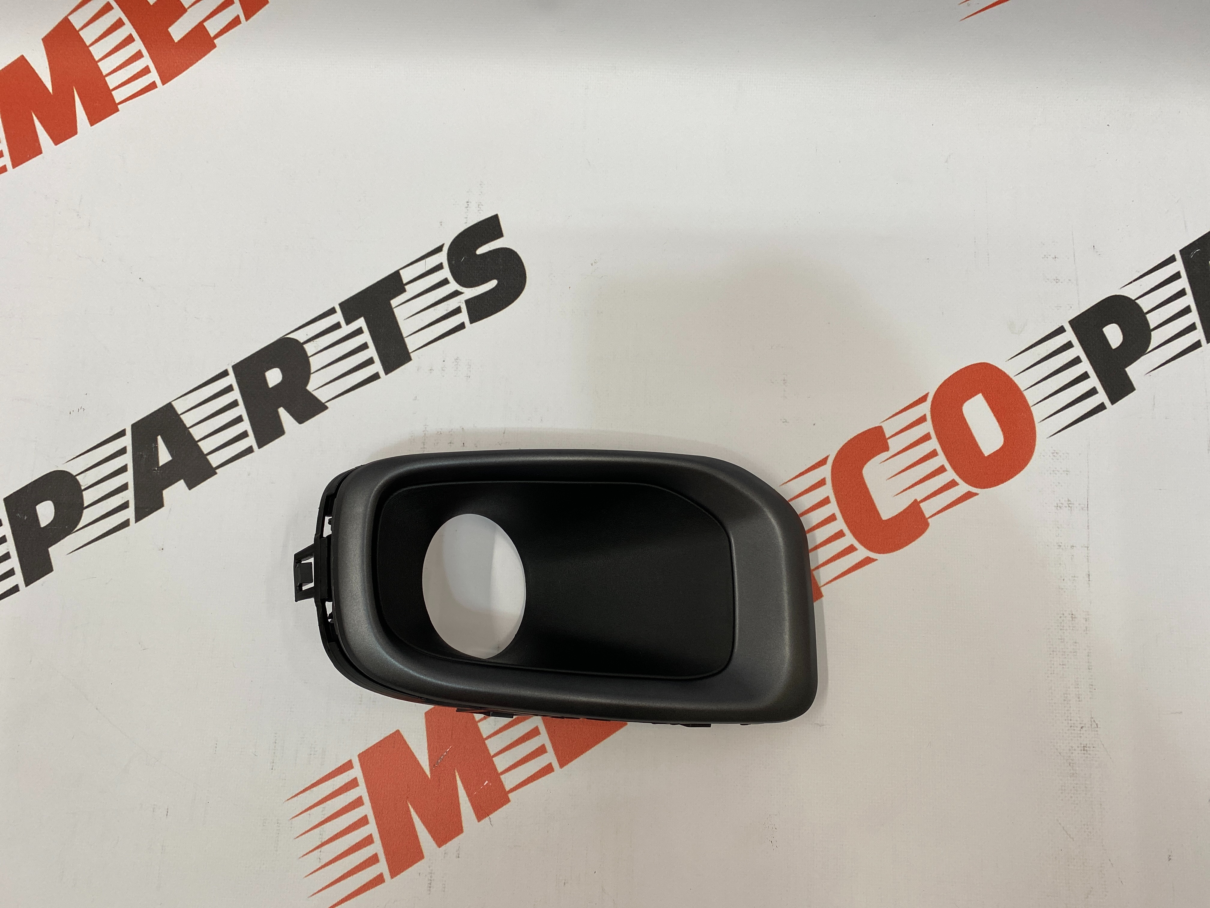Рамка противотуманной фары правая (графит) Jeep Renegade 2015-2018, аналог