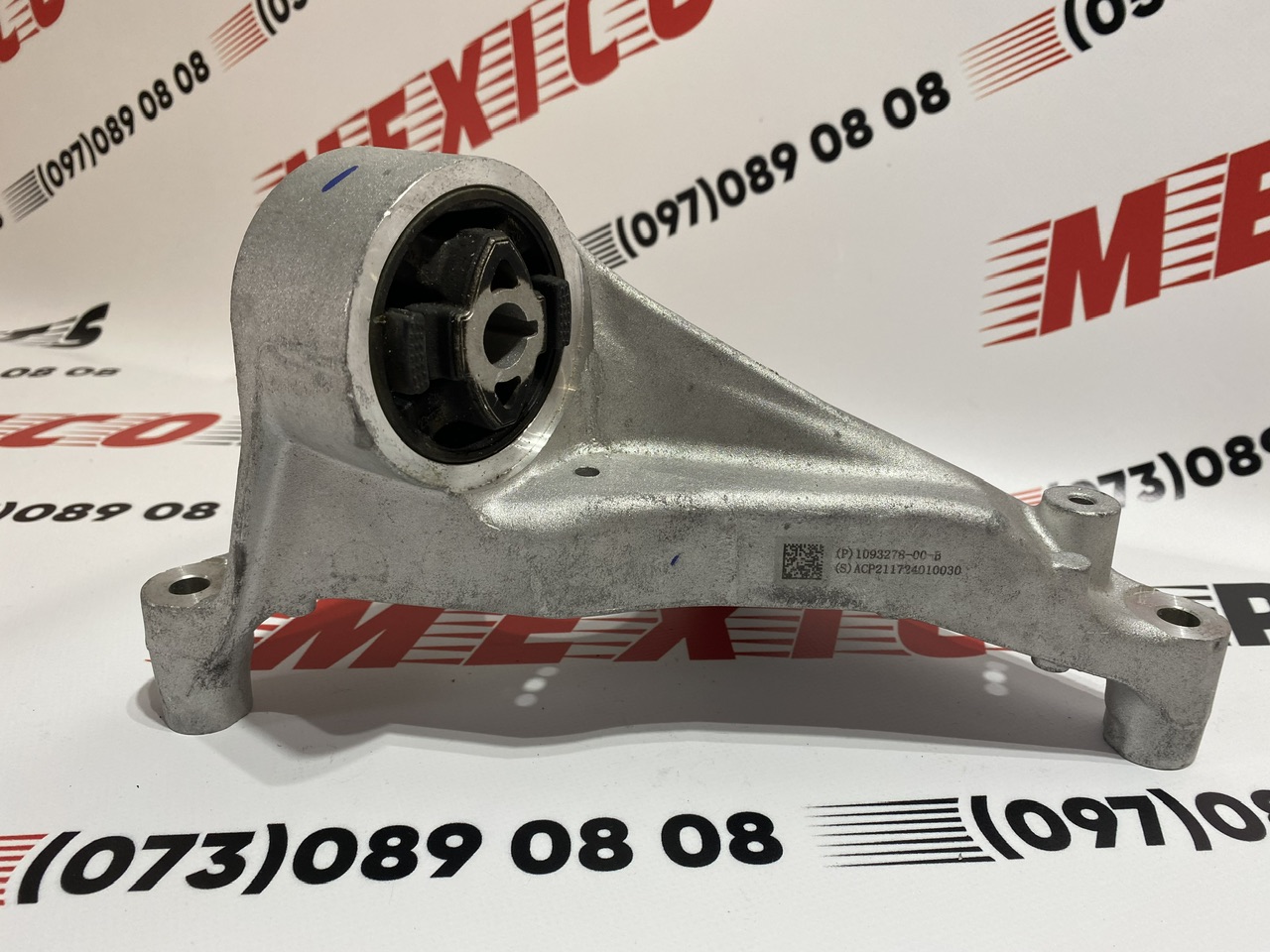 Крепления заднего двигателя правый Tesla Model 3 2018-2023 (1095337-00-d), аналог