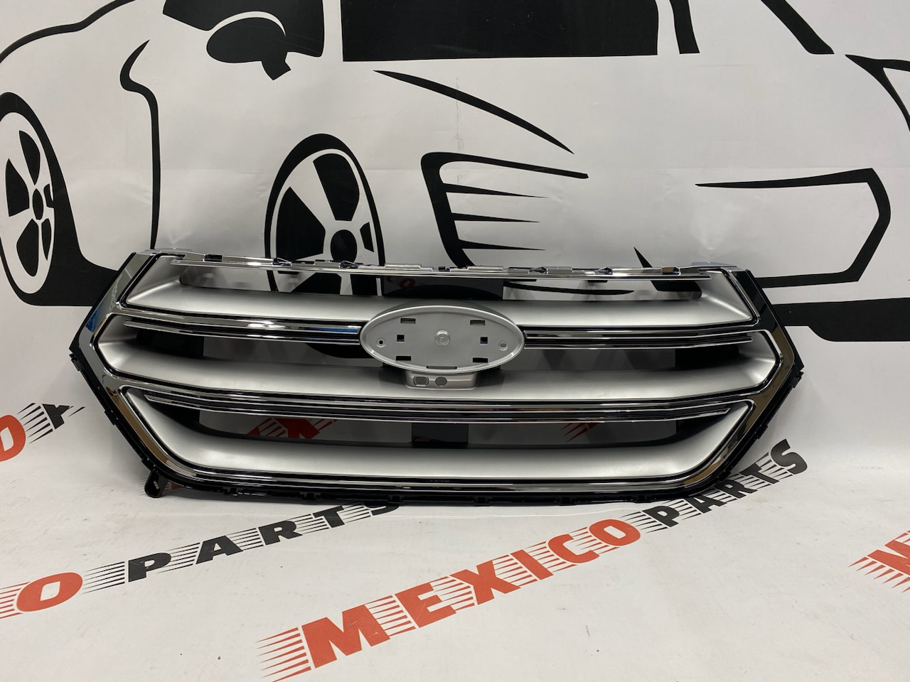 Решітка радіатора хром під камеру Ford Edge 2015-2018 (FT4Z-8200-CA), аналог