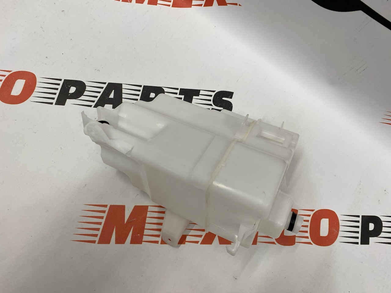 Бачок омывателя Toyota RAV-4 2013-2018 (8531542330), аналог