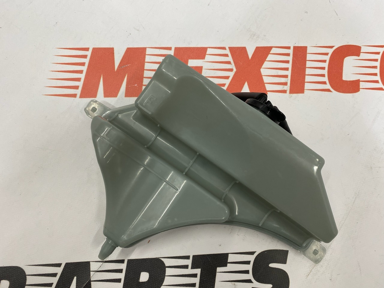 Бачок тосола Mazda CX5 2012-2016 (PE0115351A  ), аналог