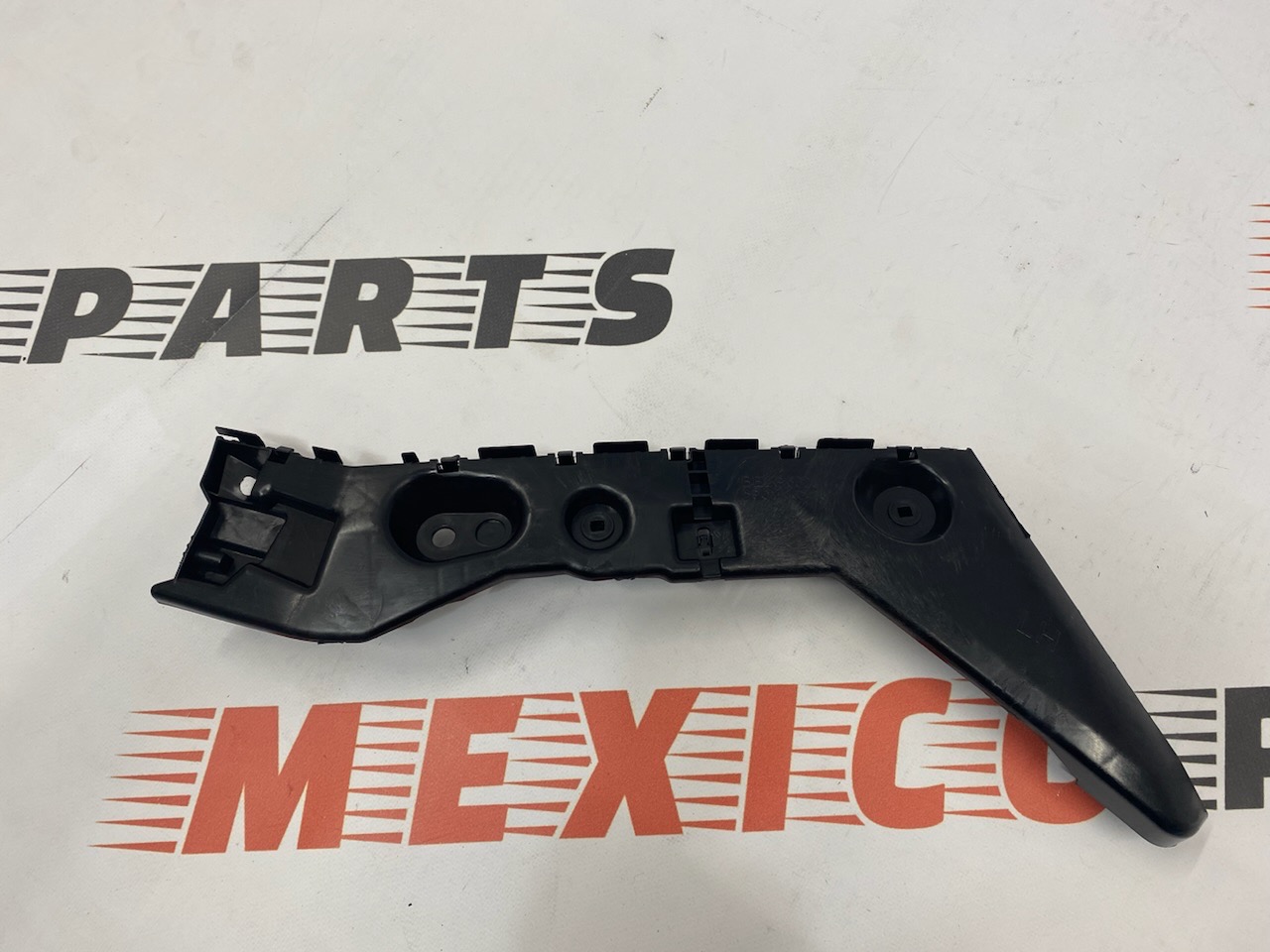 Крепление заднего бампера левое Mazda 3 2019-2021 (BDTS502J1), аналог