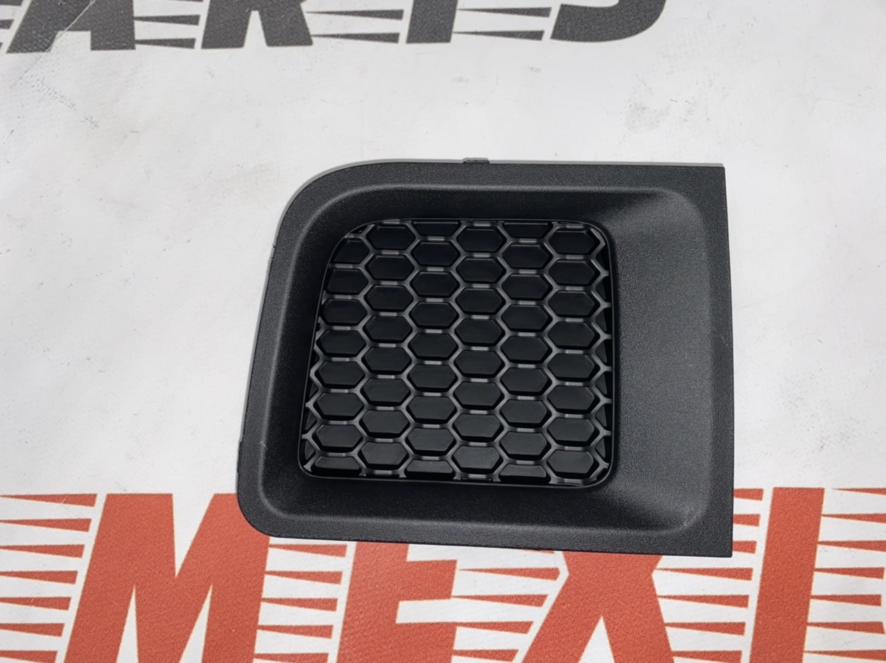 Решетка переднего бампера левая Jeep Renegade 2015-2018 (5XB62LXHAA), анлог