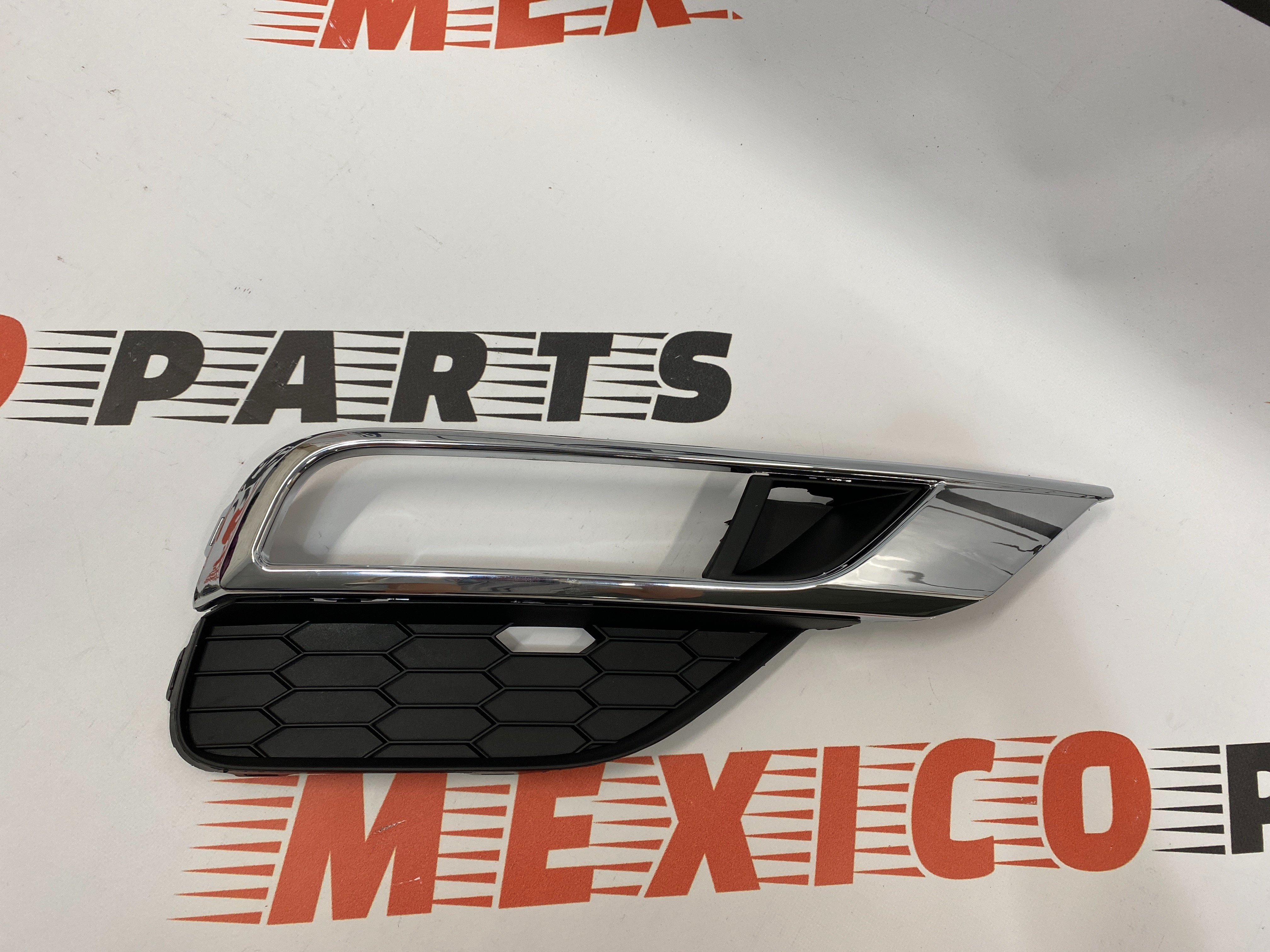 Рамка протитуманної фари права Honda CR-V 2015-2016 (71103-T1W-A00), аналог