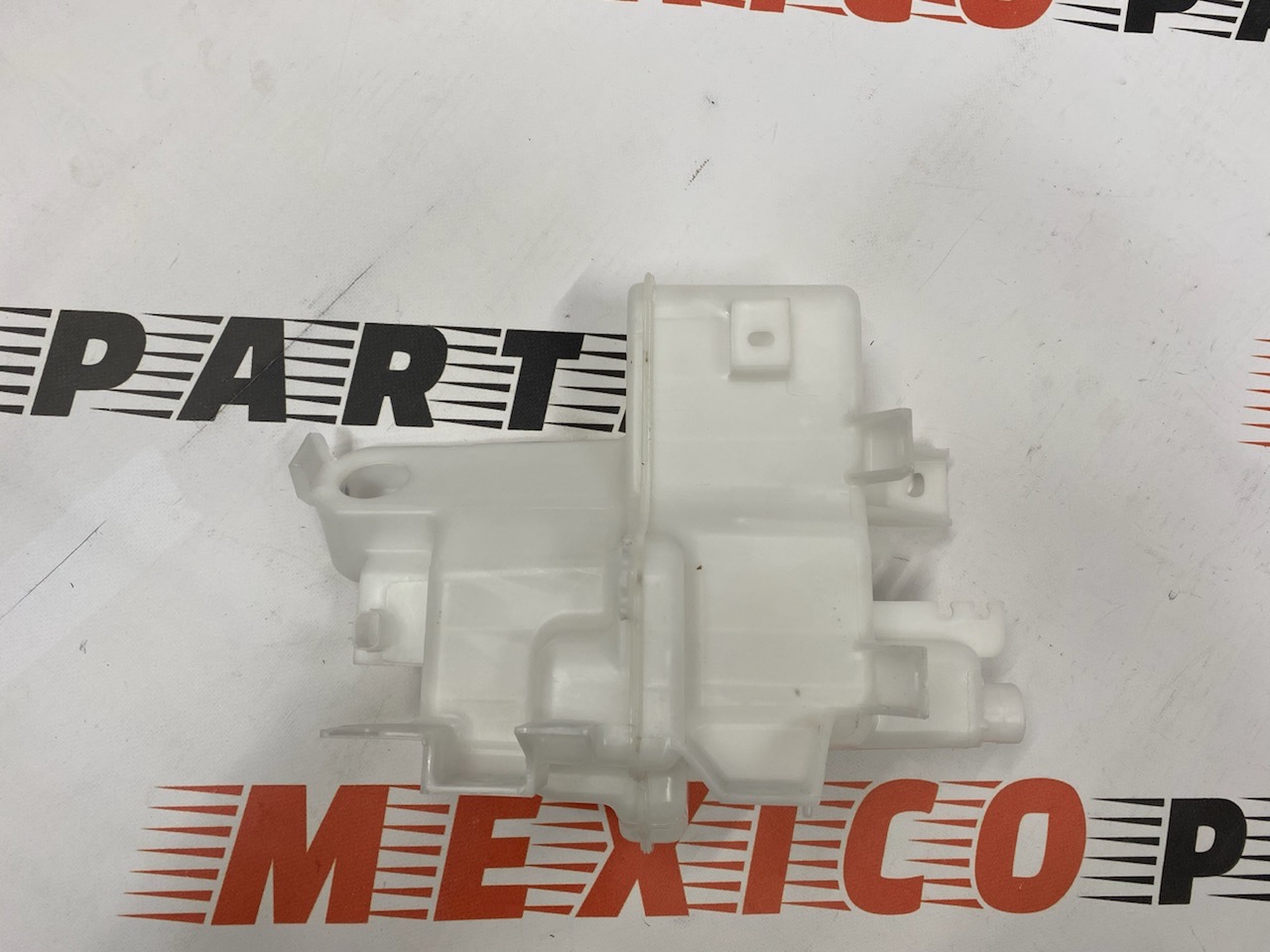 Бачок омывателя Mazda CX5 2017-2020 (K031-67-481), аналог